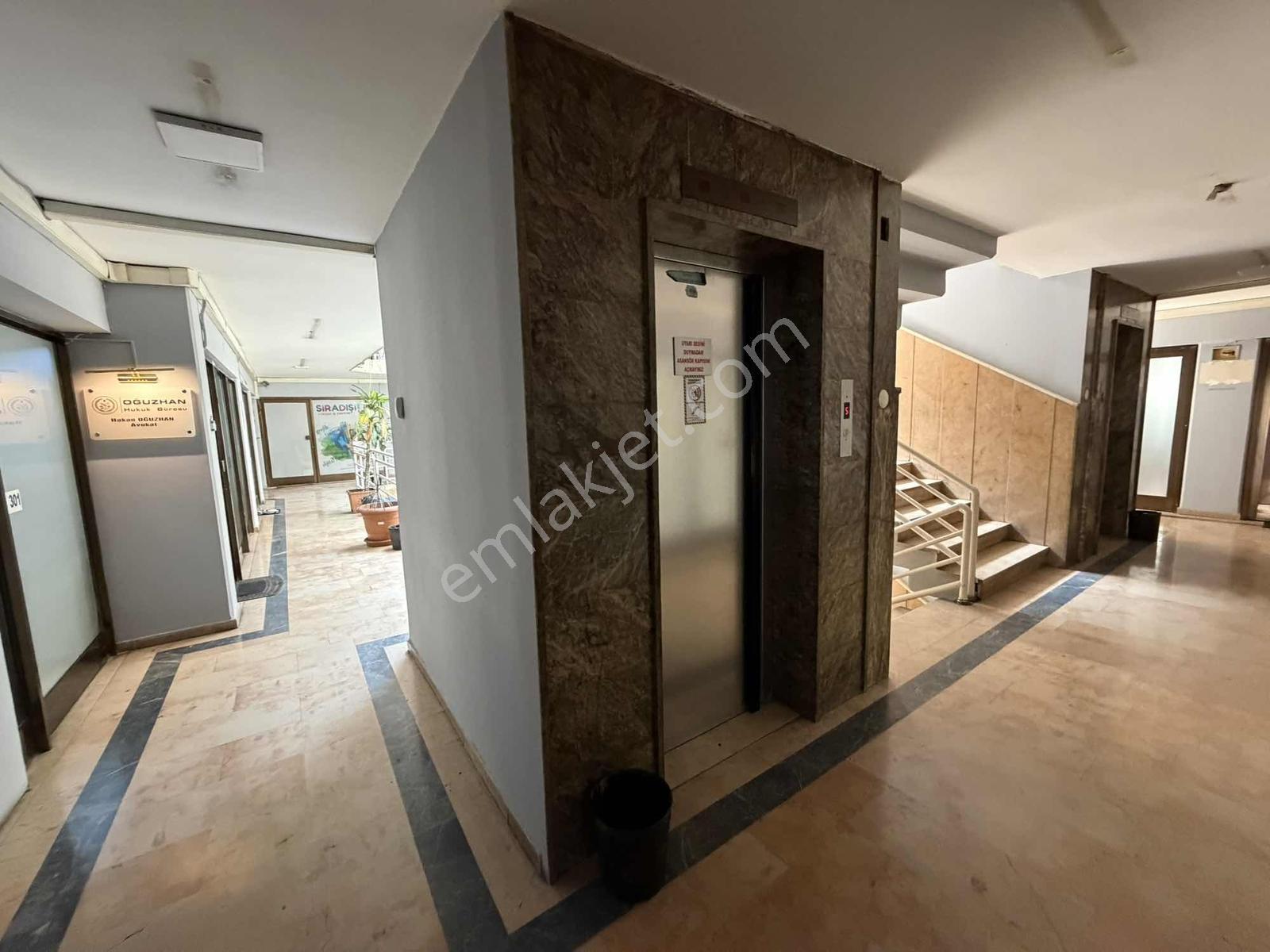 Uluyol'da Banuşoğlu İş Merkezin'de Kiralık 1+1 Ofis - Görsel 7