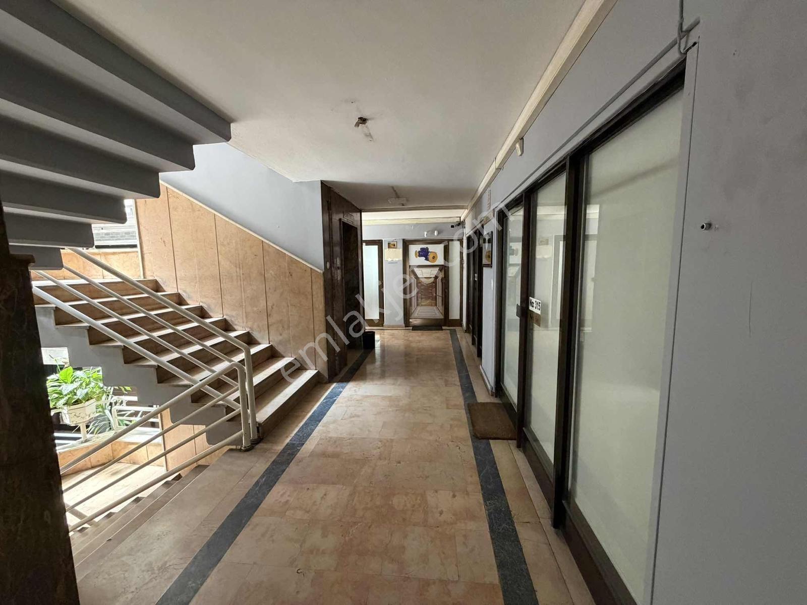 Uluyol'da Banuşoğlu İş Merkezin'de Kiralık 1+1 Ofis - Görsel 17