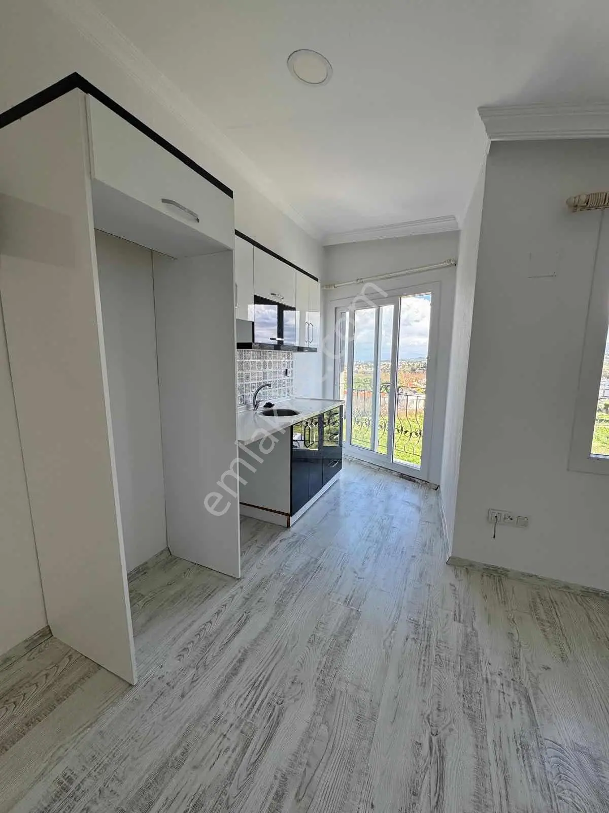Urla Yelaltı Mahallesinde Kiralık 1+1 Daire - Görsel 4