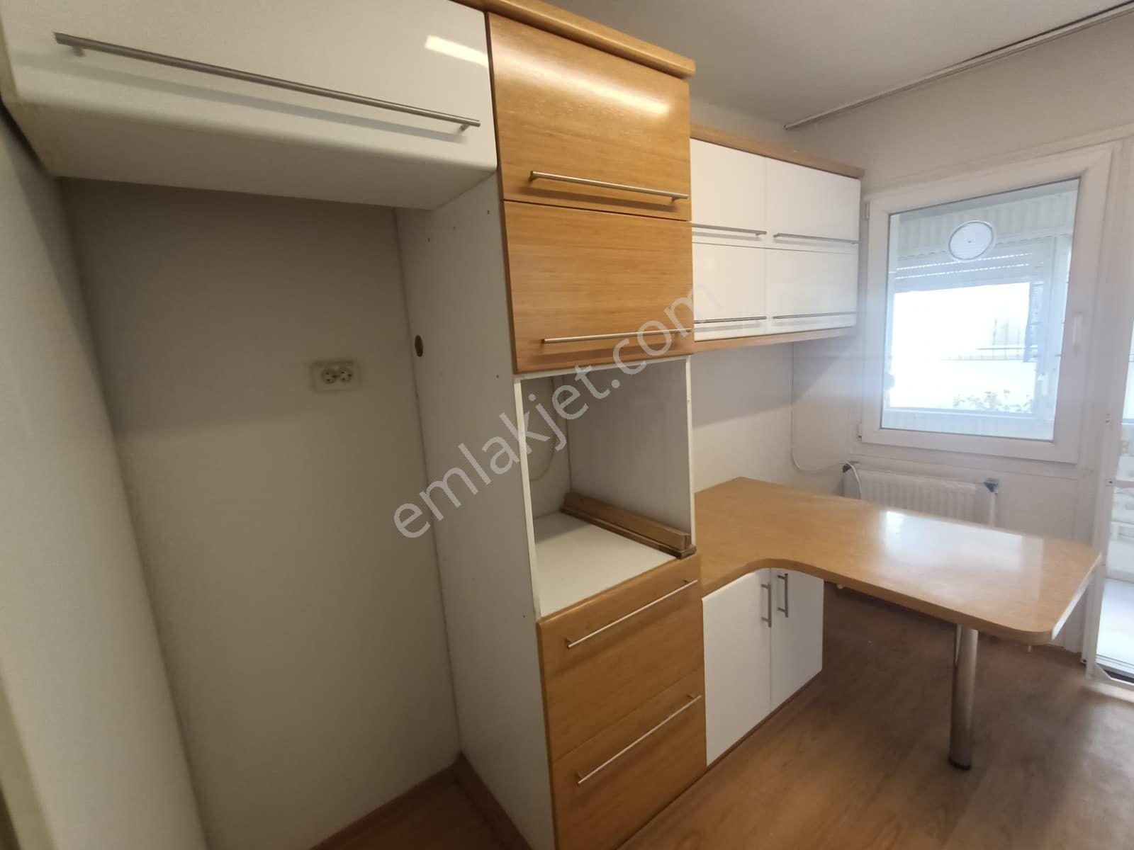 Esenyalı Mah.de Tadilatlı Doğalgazlı Kiralık 3+1 Ara Kat Daire - Görsel 13