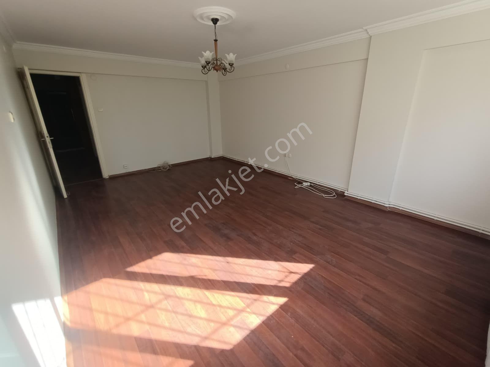 Esenyalı Mah.de Tadilatlı Doğalgazlı Kiralık 3+1 Ara Kat Daire - Görsel 3