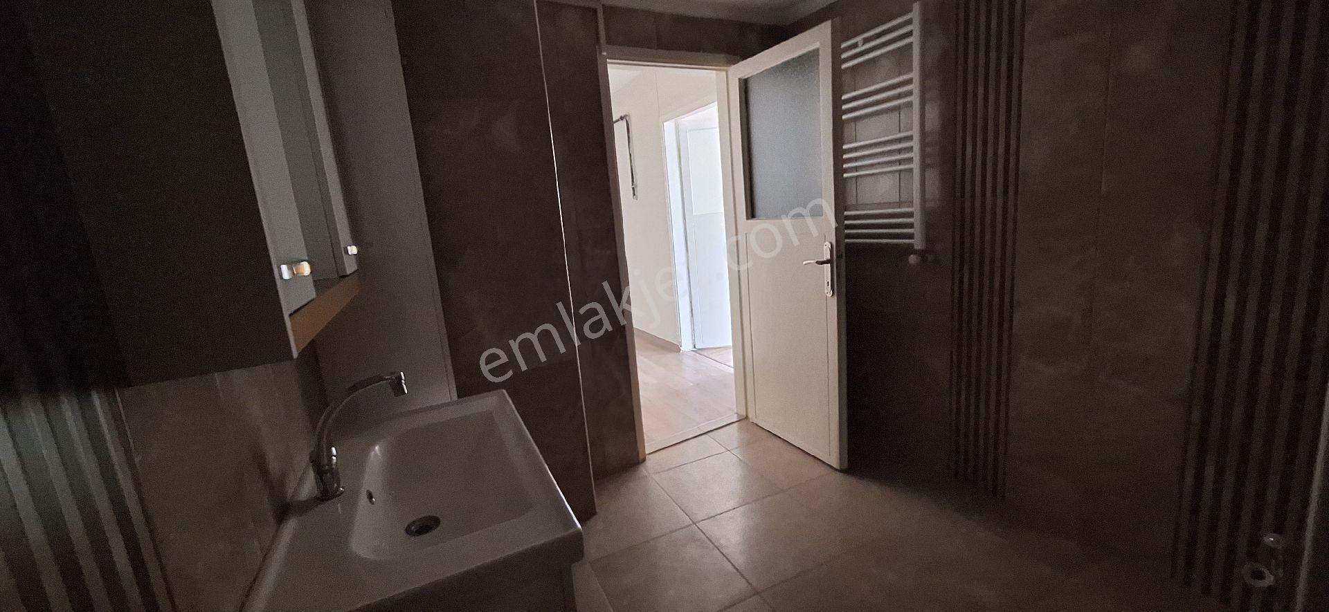 Cemal Emlak Bursa Yıldırım Namazgah Bakımlı 2+1 Arka Kat Daire - Görsel 14