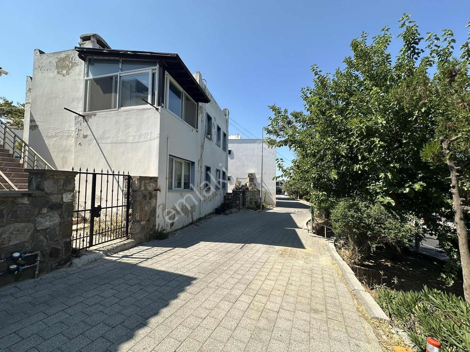 Bodrum Bitez'de 2+ 1 Kiralık Üst Kat Daire