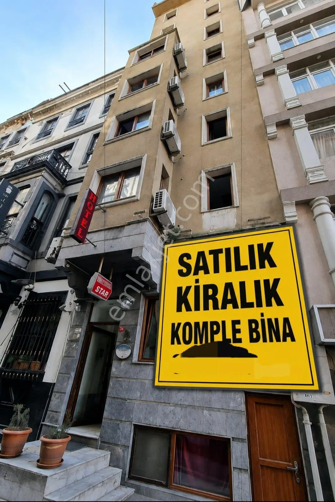 Beyoğlu Ekrem Tur Sokak'ta 11 Katlı Asansörlü Natamam Bina