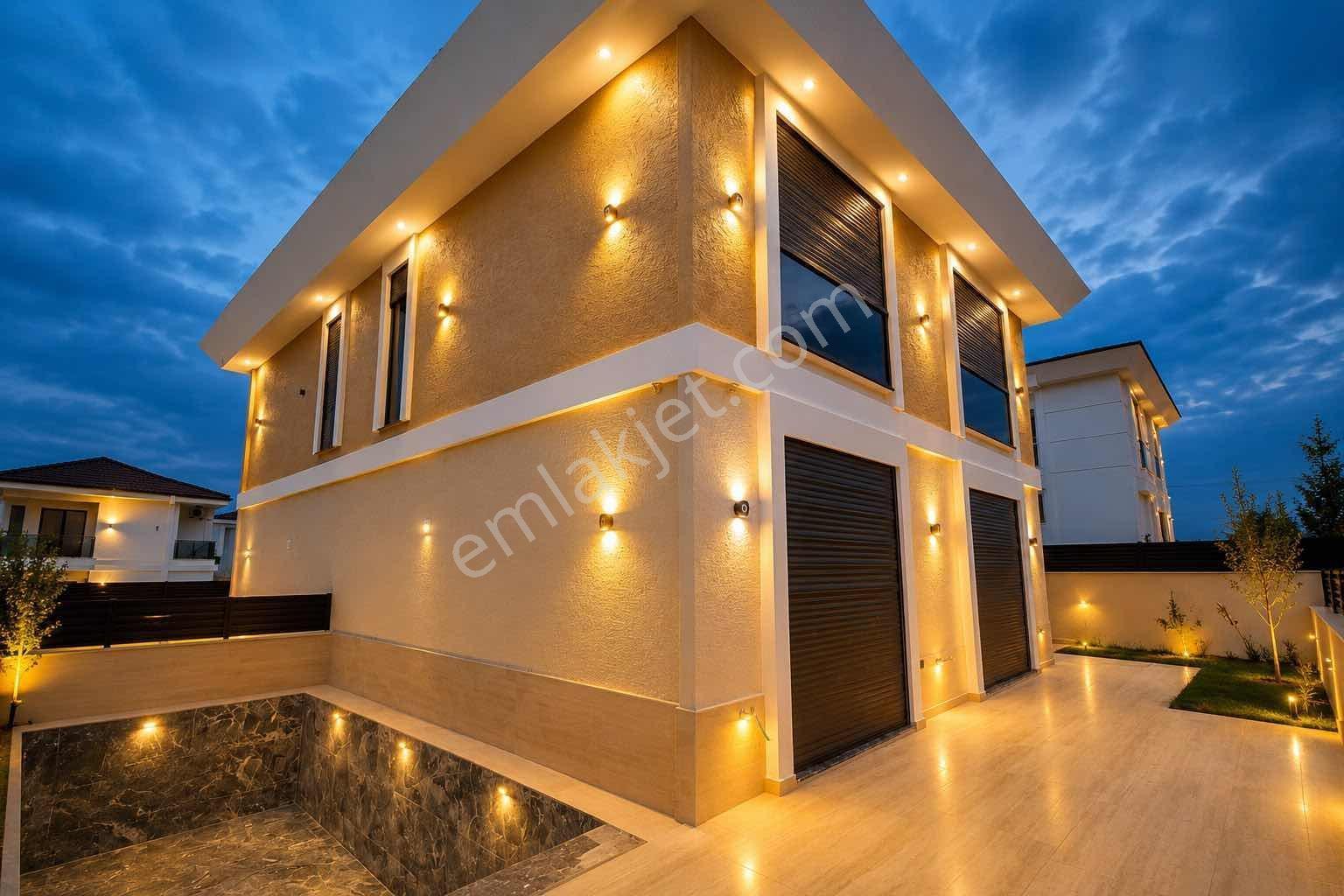Didim'de Satılık Full Eşyalı 3+1 Havuzlu Villa -alt Kat Odalı