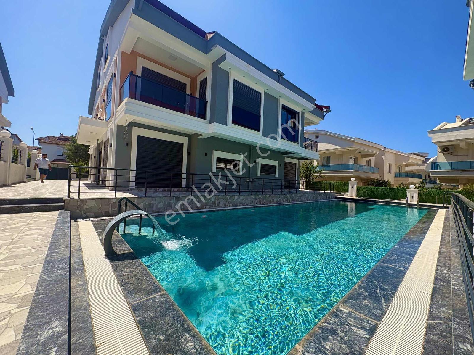 Didimde Denize 500 Metre Mesafede Site İçinde 3+1 Villa