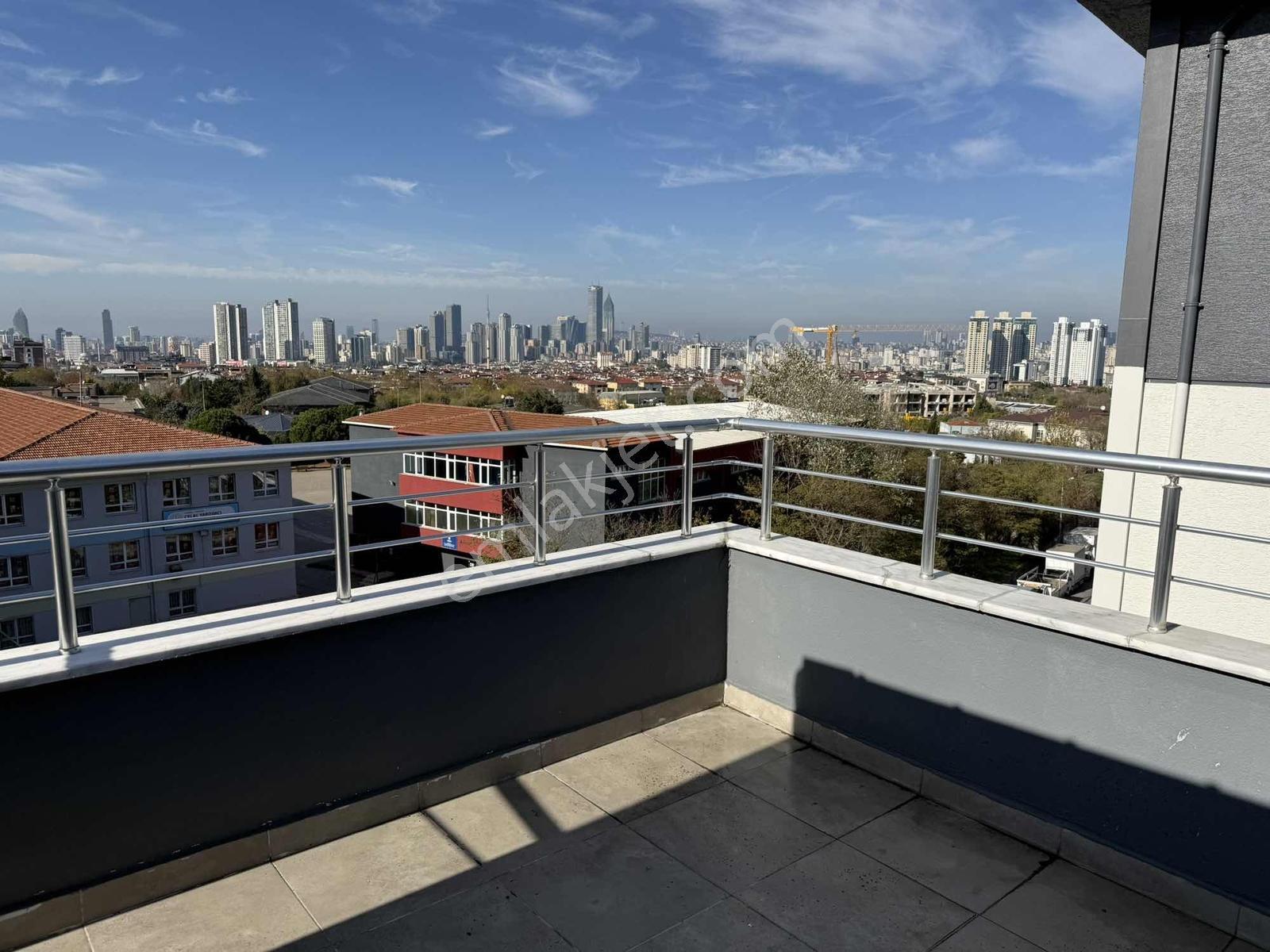 Kayışdağ Mah. Yeditepe Ünv Ful Eşyal 1+1 35 M2 Teraslı Çatı Katı - Görsel 16