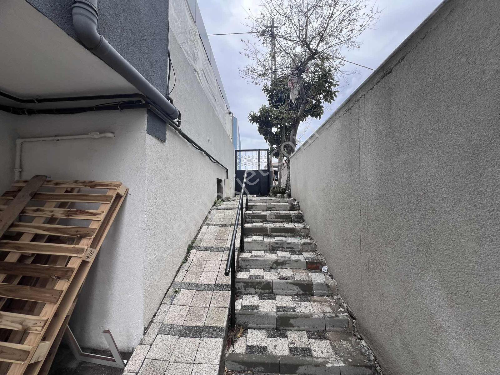 Kayışdağ Mah. Yeditepe Ünv Ful Eşyal 1+1 35 M2 Teraslı Çatı Katı - Görsel 13
