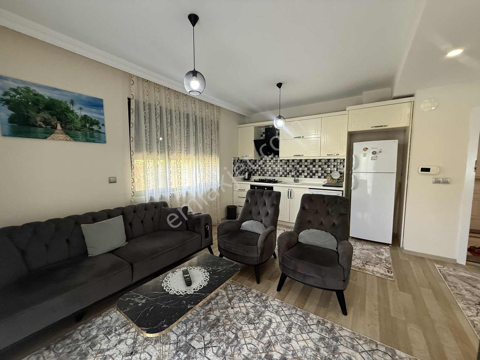 Güzeloba'da Geniş Eşyalı Denize Yakın 1 + 1 Daire - Görsel 2