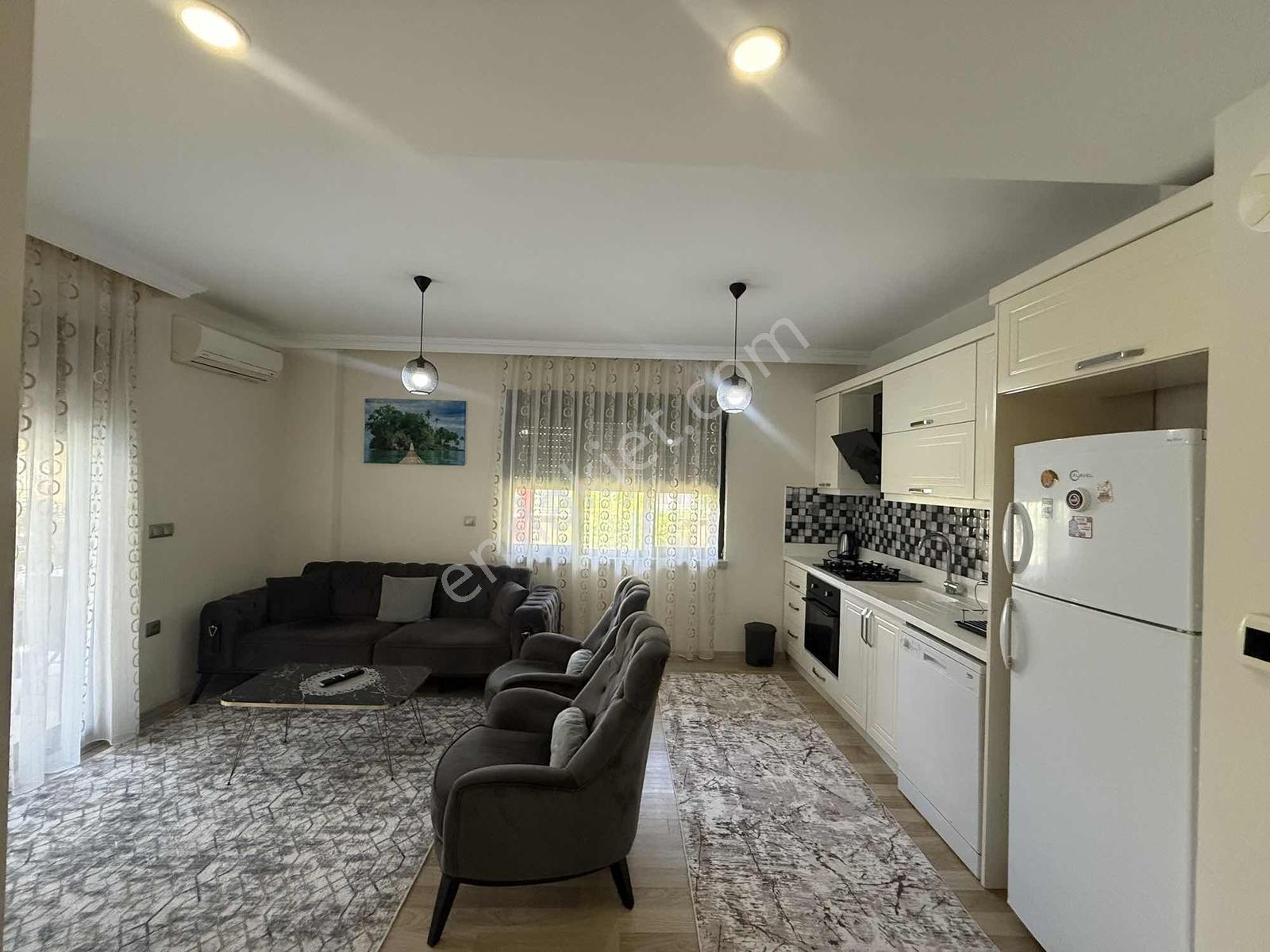 Güzeloba'da Geniş Eşyalı Denize Yakın 1 + 1 Daire - Görsel 9