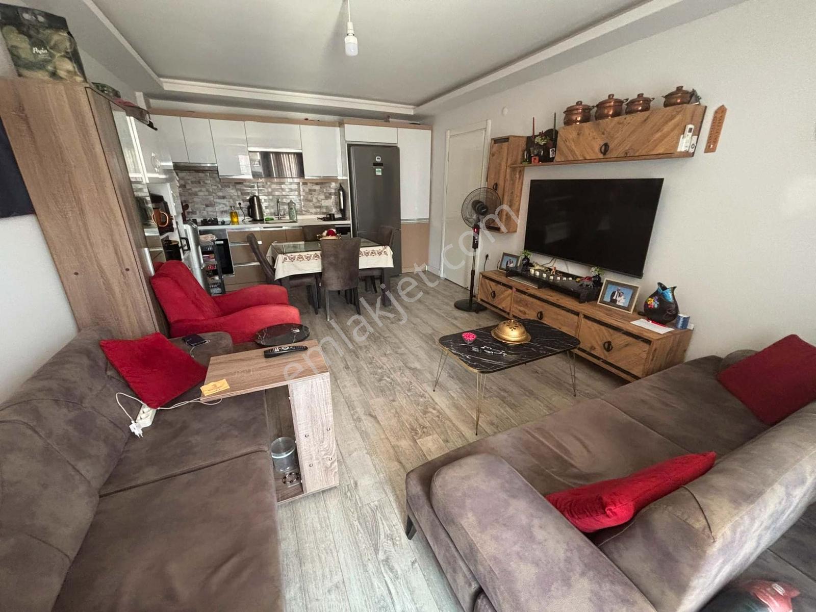 Didim Cumhuriyet Mahallesi Ali Kemal Sitesi'nde Satılık Havuzlu