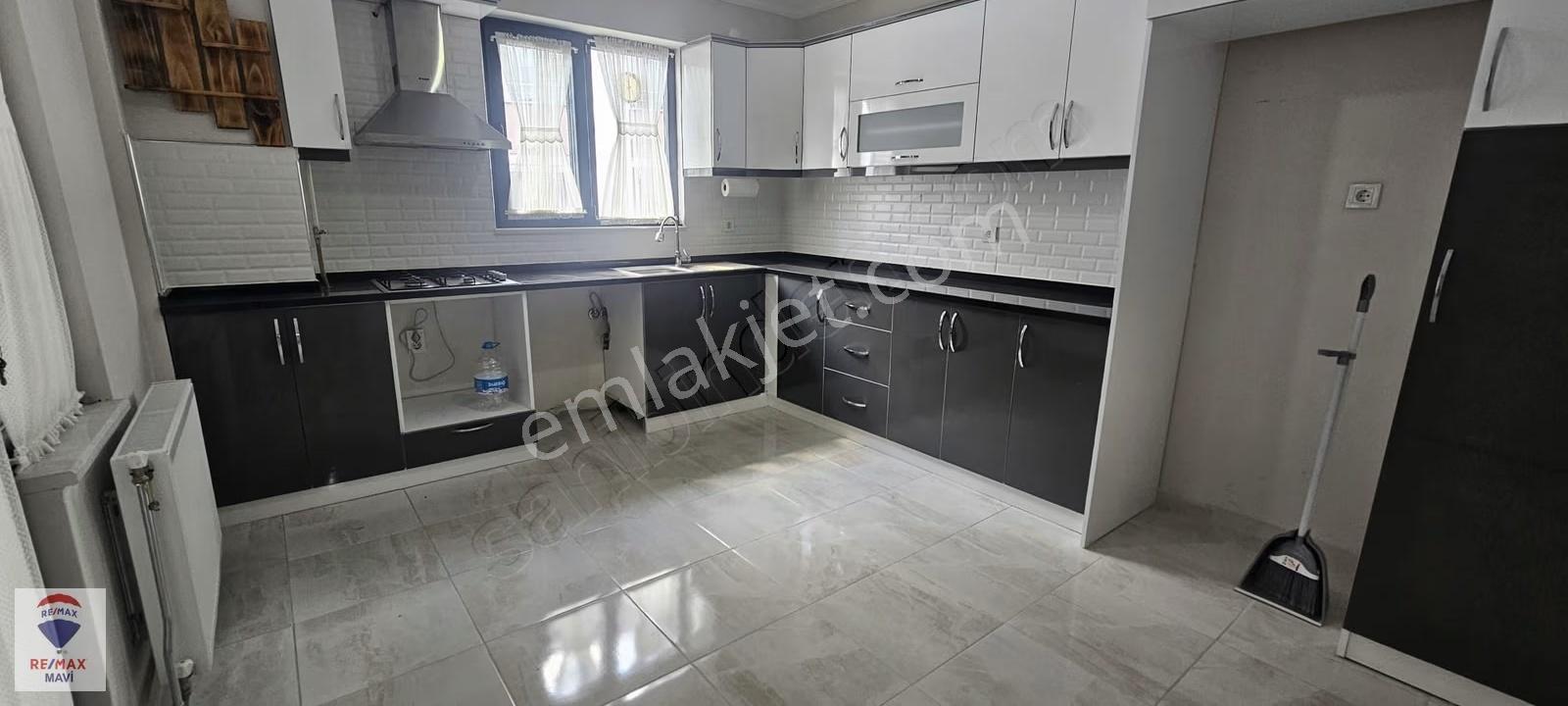 Remax Mavi Serdivan İstiklal Mah.3.kat,satılık, 140 M2, 3+1daire - Görsel 19
