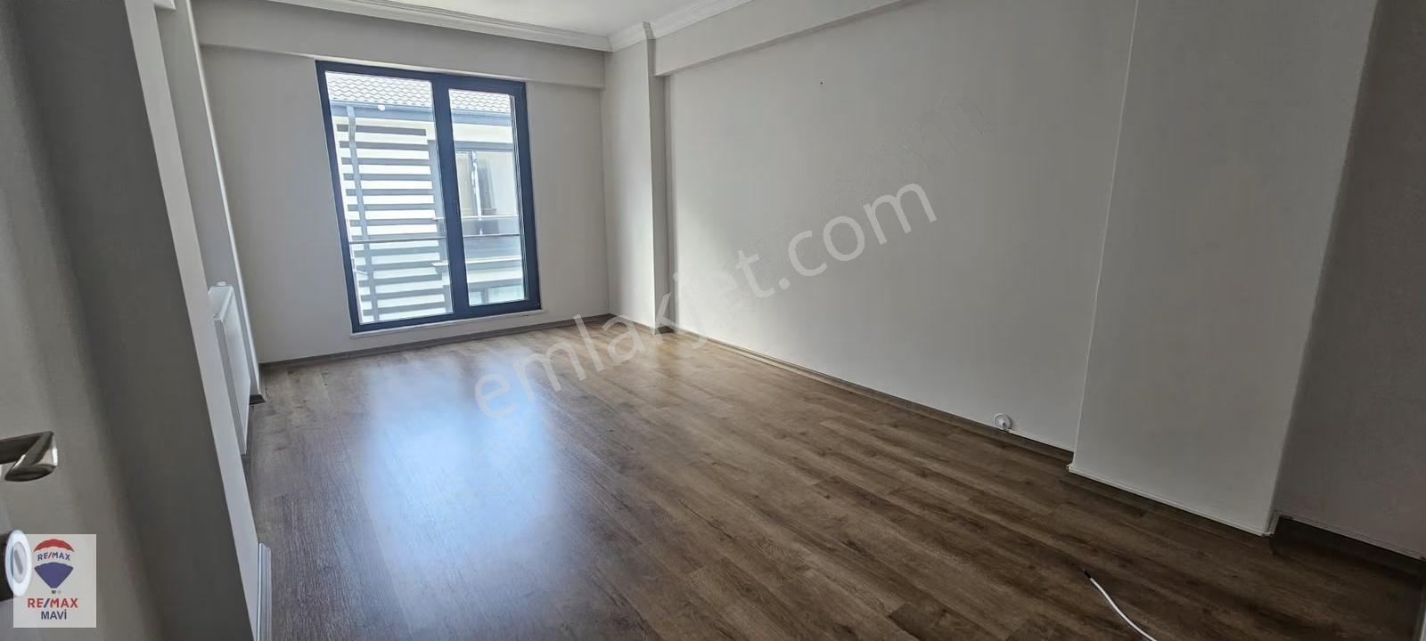 Remax Mavi Serdivan İstiklal Mah.3.kat,satılık, 140 M2, 3+1daire - Görsel 12