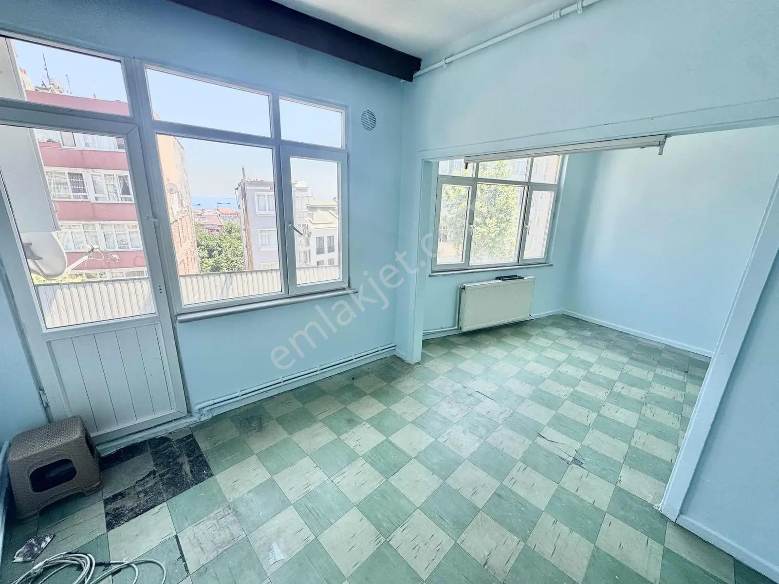Kocamustafapaşa'da Balkonlu Çift Cepheli Kiralık 2+1 Daire - Görsel 4