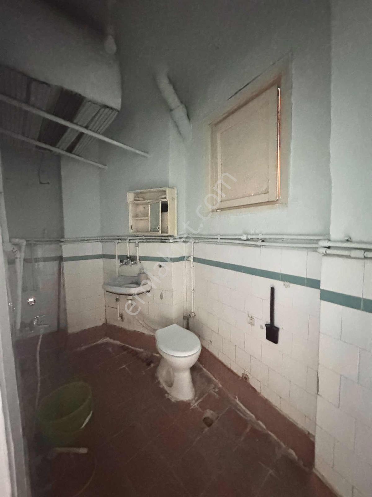 Kocamustafapaşa'da Balkonlu Çift Cepheli Kiralık 2+1 Daire - Görsel 18
