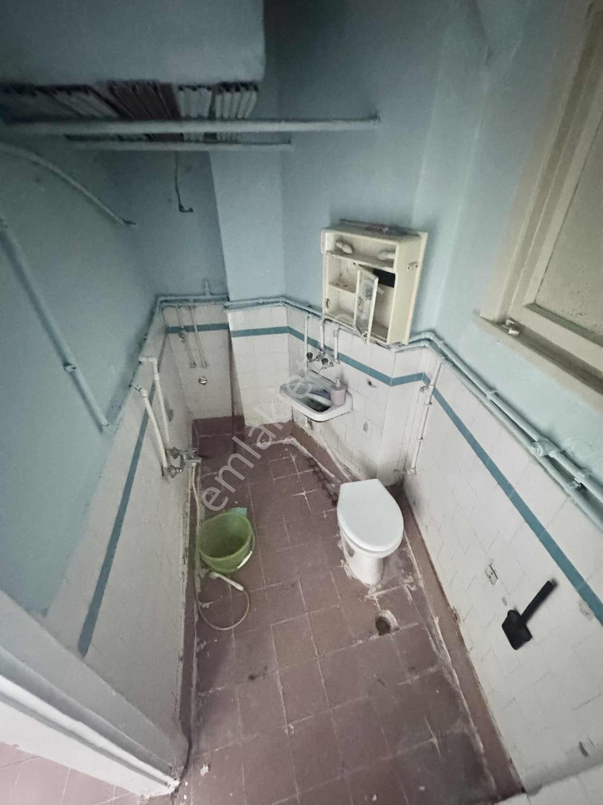 Kocamustafapaşa'da Balkonlu Çift Cepheli Kiralık 2+1 Daire - Görsel 8