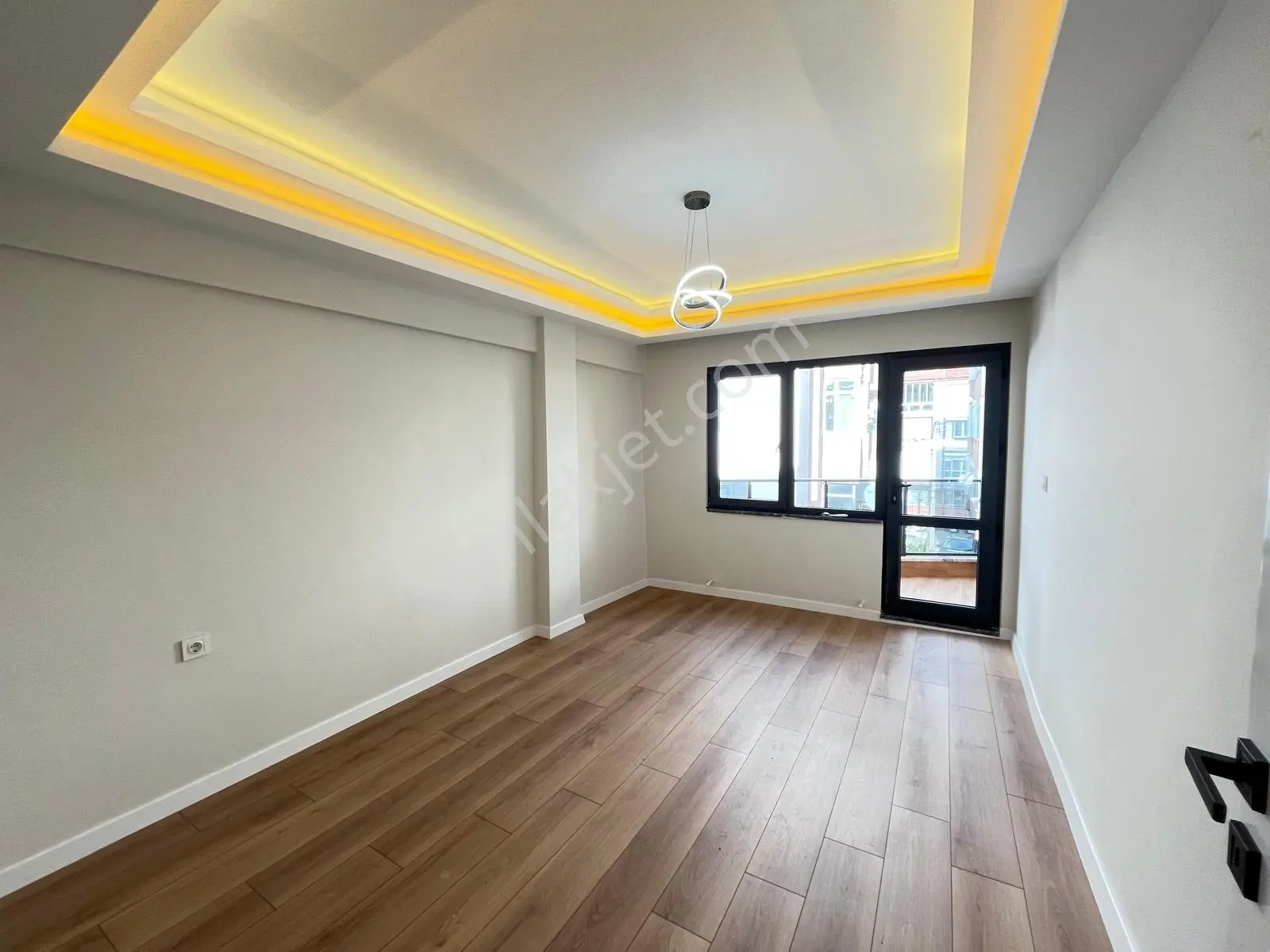 Parstan Akçayda Denize 200 Mesafede Geniş Balkonlu Modern 2+1 - Görsel 3