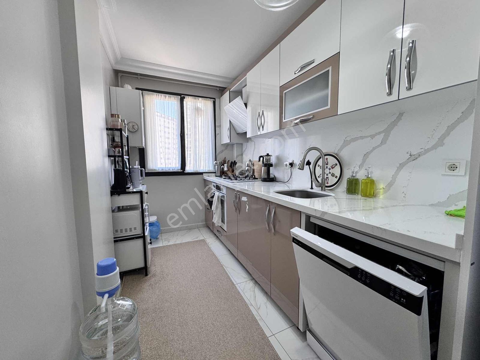 Çekmeköy Flora Park Sitesinde Kiralık 2+1 Arakat Daire - Görsel 7