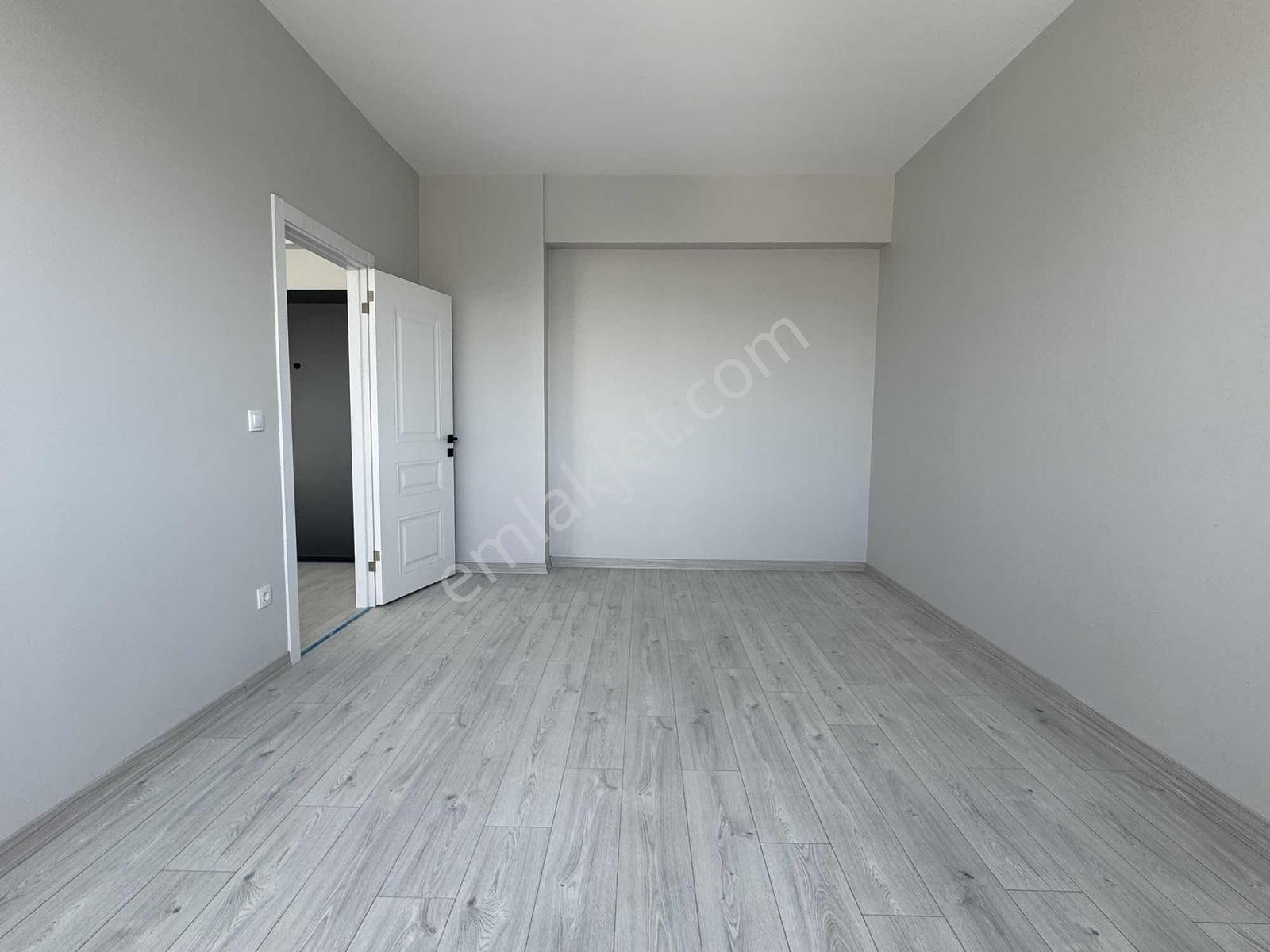 Sancaktepe Cadde Üzeri Sitede Satılık Geniş 1+1 Daire - Görsel 25