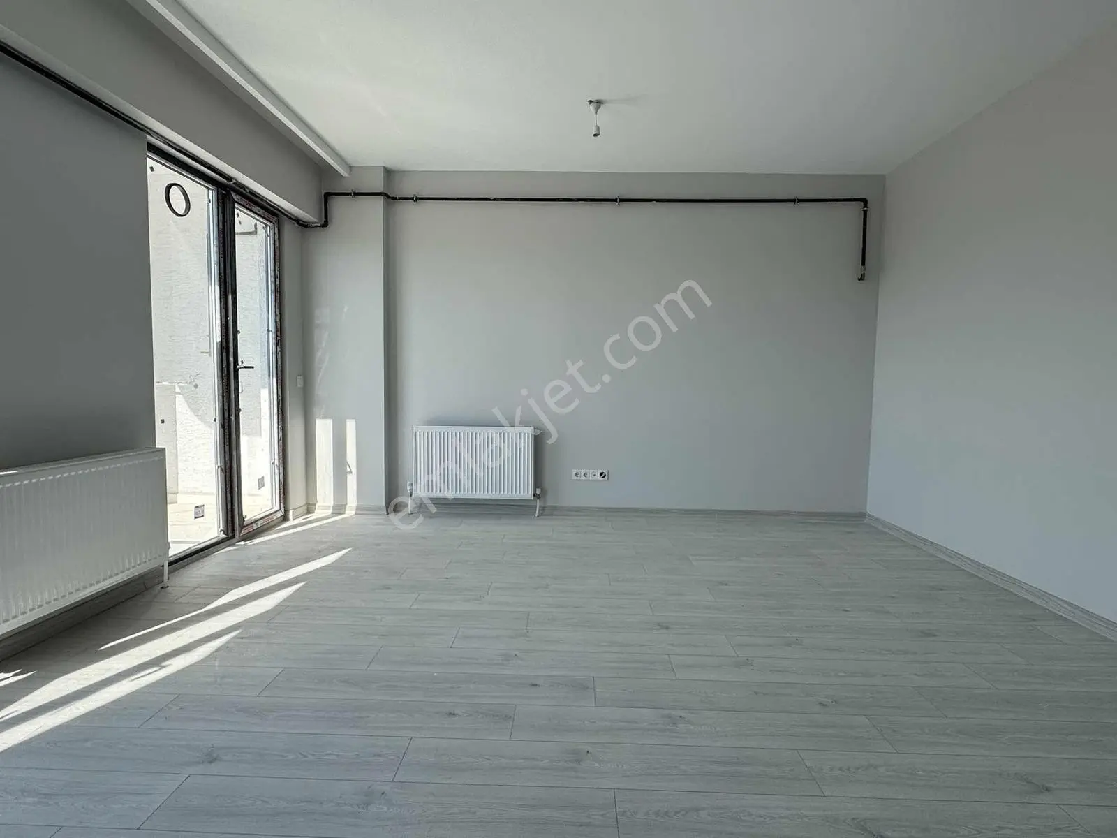 Sancaktepe Cadde Üzeri Sitede Satılık Geniş 1+1 Daire - Görsel 3