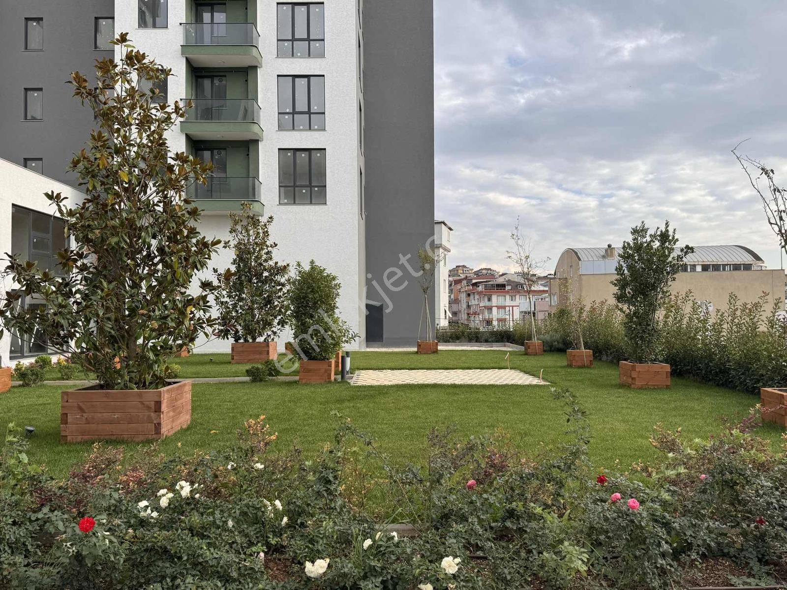 Sancaktepe Cadde Üzeri Sitede Satılık Geniş 1+1 Daire - Görsel 9