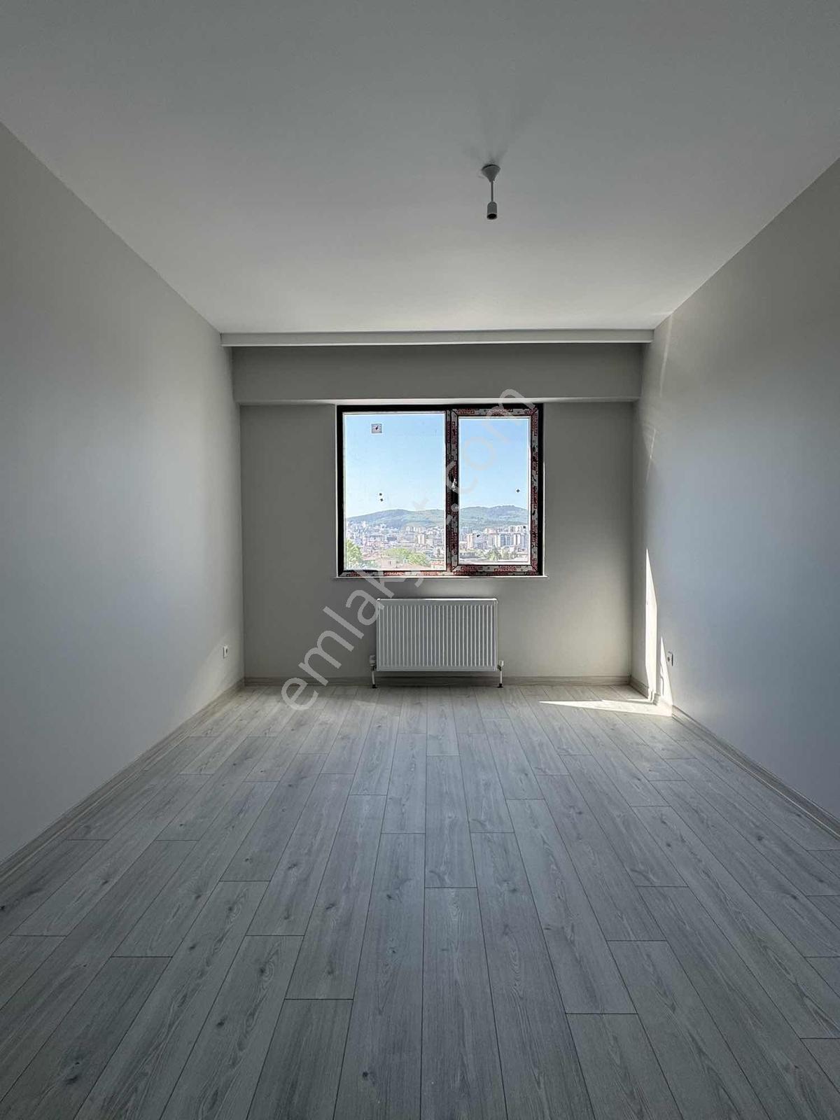 Sancaktepe Cadde Üzeri Sitede Satılık Geniş 1+1 Daire - Görsel 2