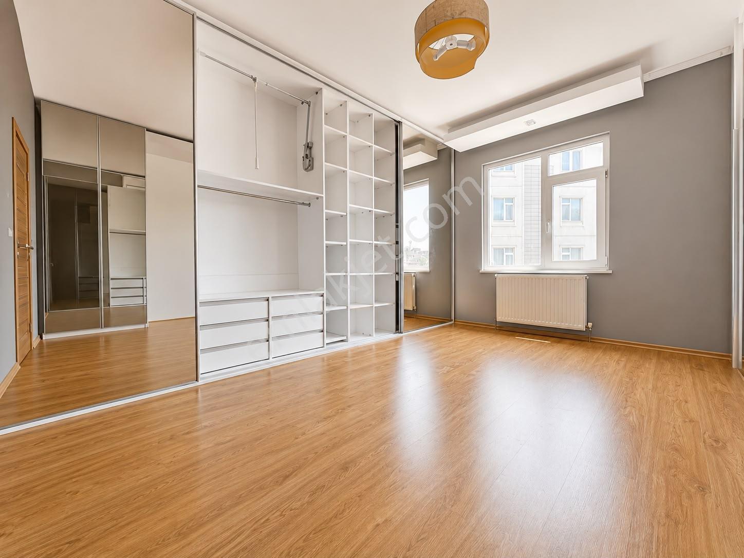 Çengelköy Doktorlar Sitesinde 155m2 Masrafsız Keyifli Daire - Görsel 12