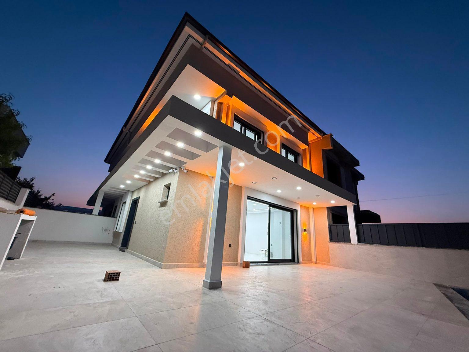 Didim Hisar Mahallesinde Lüks Havuzlu Ve Garajlı Villa