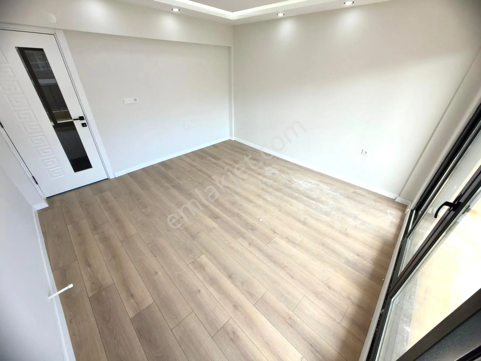 Referans'tan Akçay Merkez'de Full Yapılı Ön Cephe Denize 50 Mt 2+1 Daire - Görsel 24