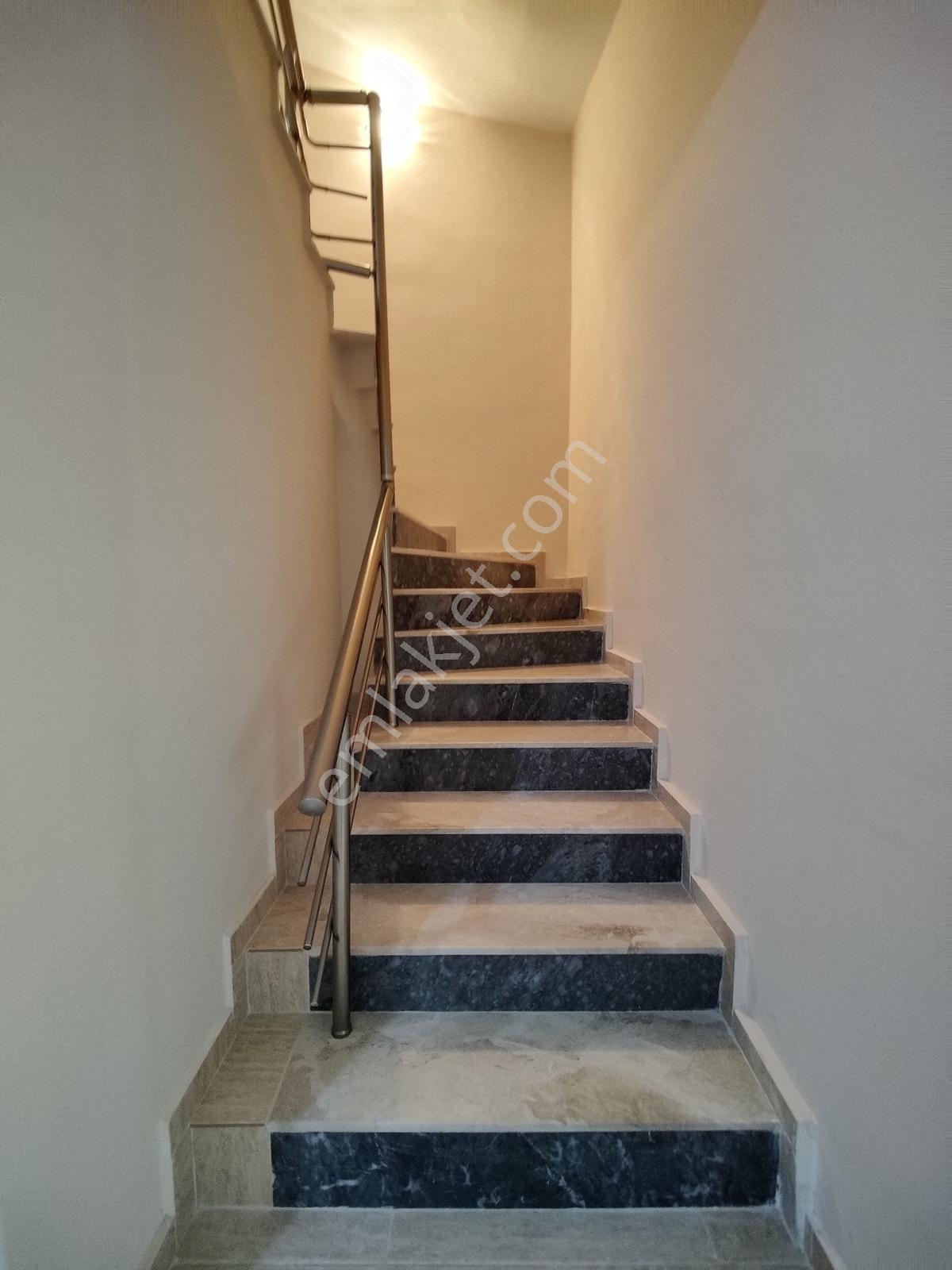 Realivadan Eşyalı Kiralık Tripleks Villa - Görsel 13