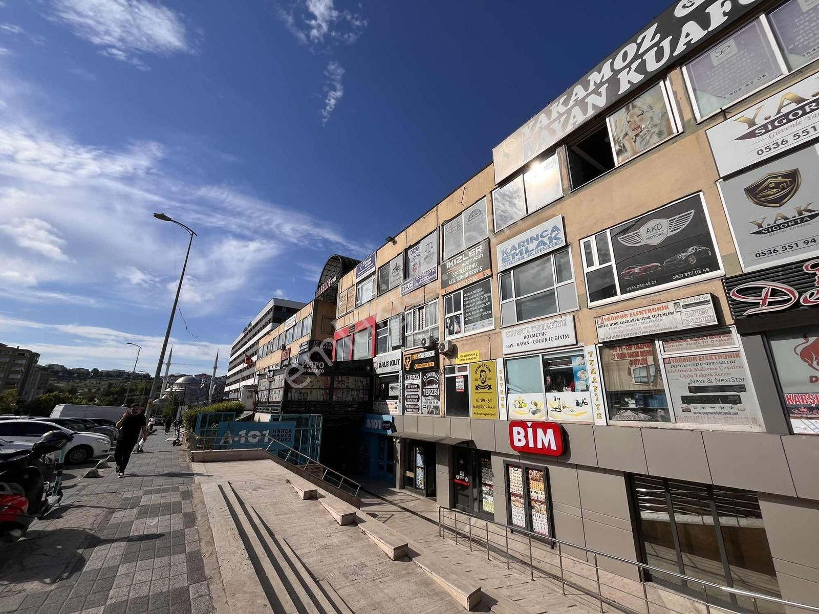 Pendik Yenişehir Belde İş Merkezinde Kiralık Dükkan
