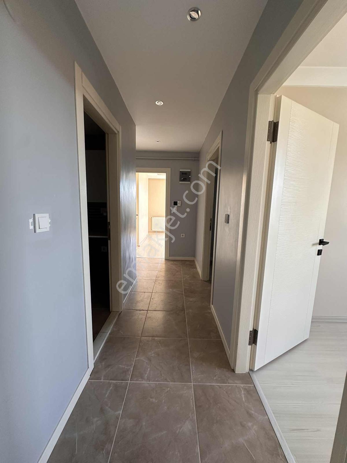 Ümraniye İnkılap Mahallesinde Ferah 2+1 Kiralık Daire - Görsel 24