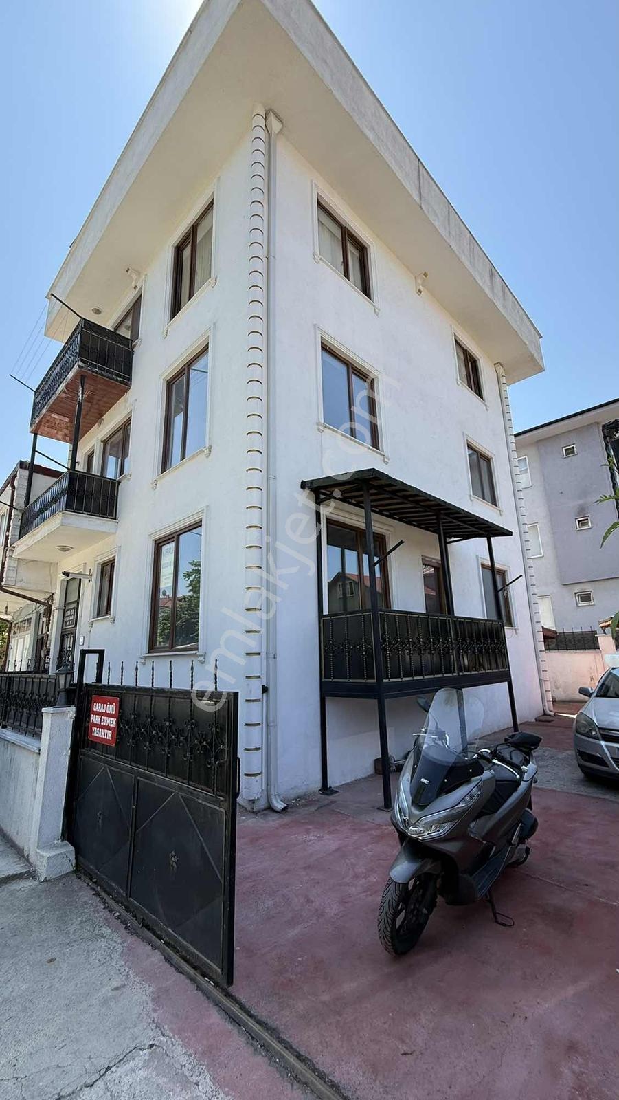 Adastar'dan Merkezde Bahçeli,garajlı,yerden Istma Kiralık Daire!