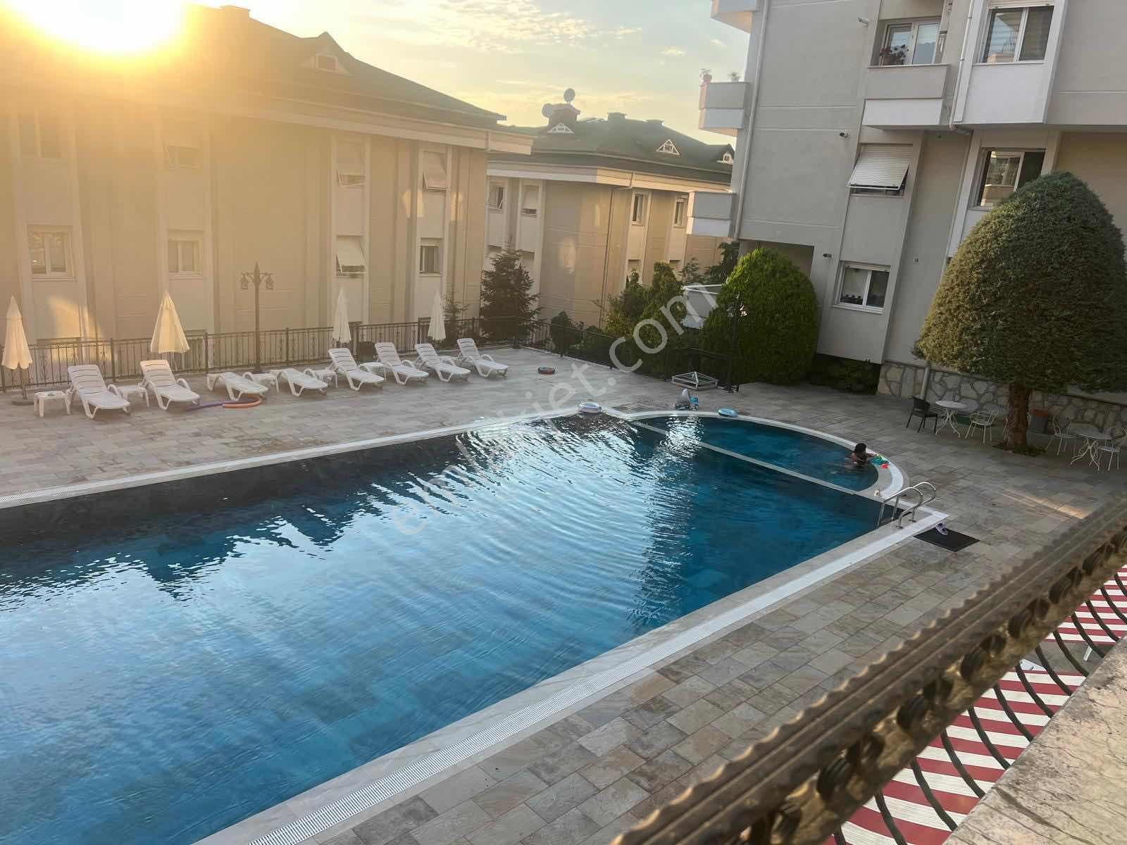 Elite'den Sitede Eşyalı Bahçe Katı