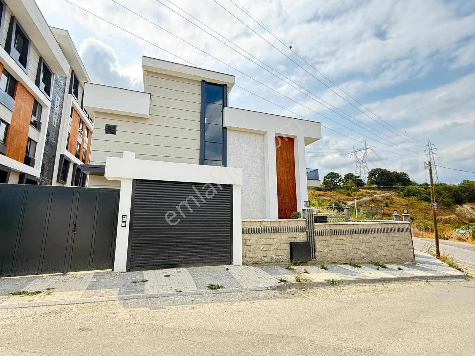 Serdivan Otuziki Evler Mahallesinde Kiralık Dubleks Villa
