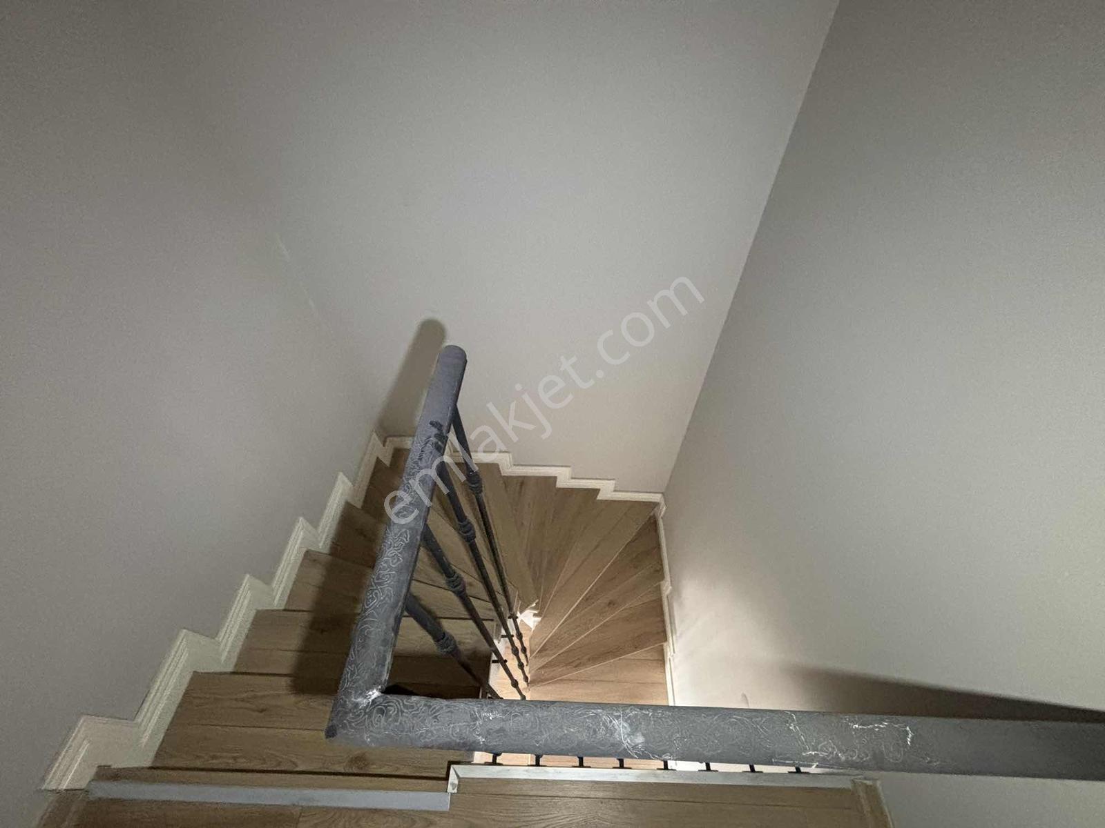 Karşıyaka'nın Prestijli Sitesi Çelebi 104'te Özel Lüks Dubleks - Görsel 17