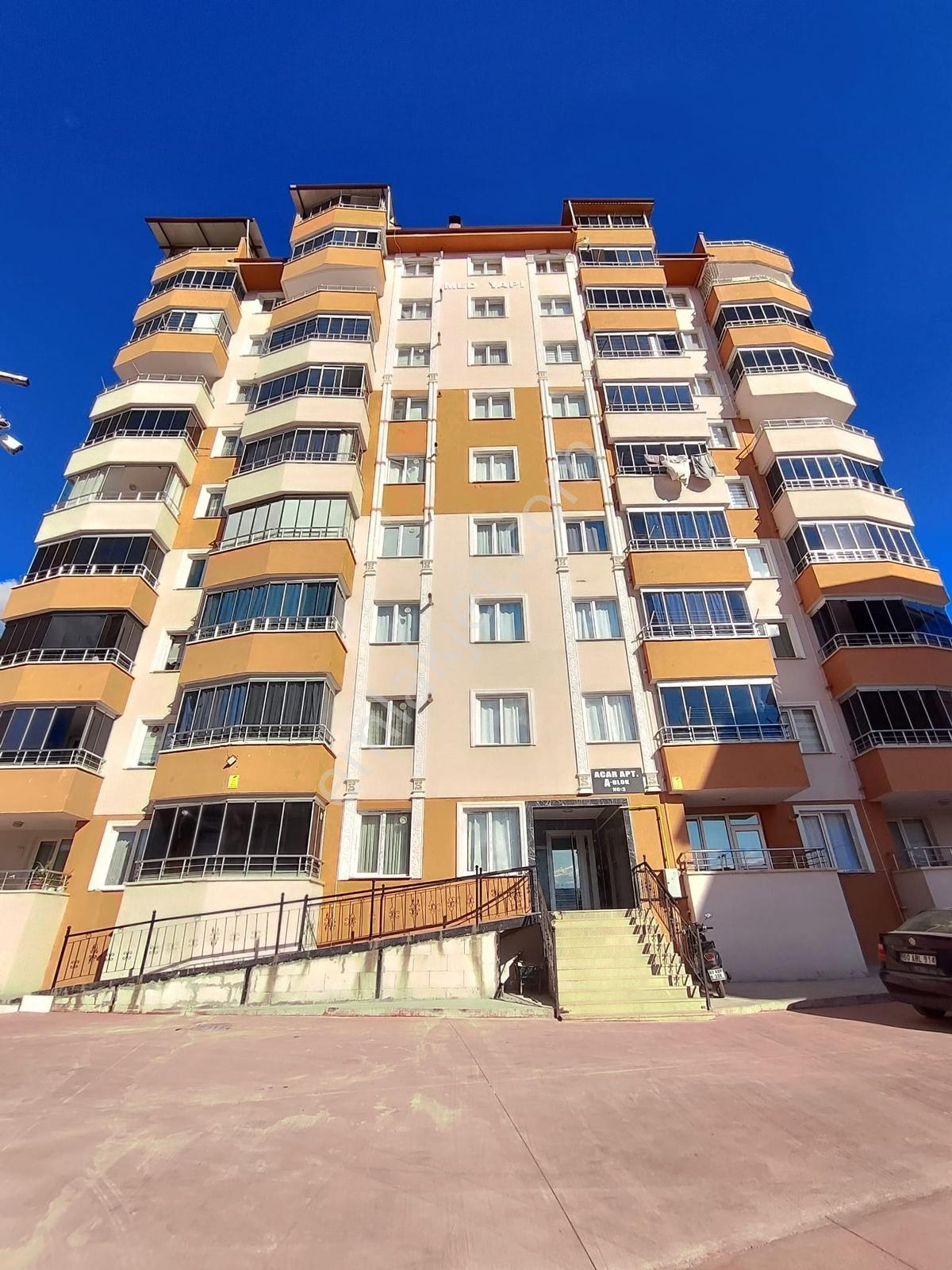 Site İçerisinde 3+1 Arakat Çift Cepheli Çift Balkonlu Kiralık
