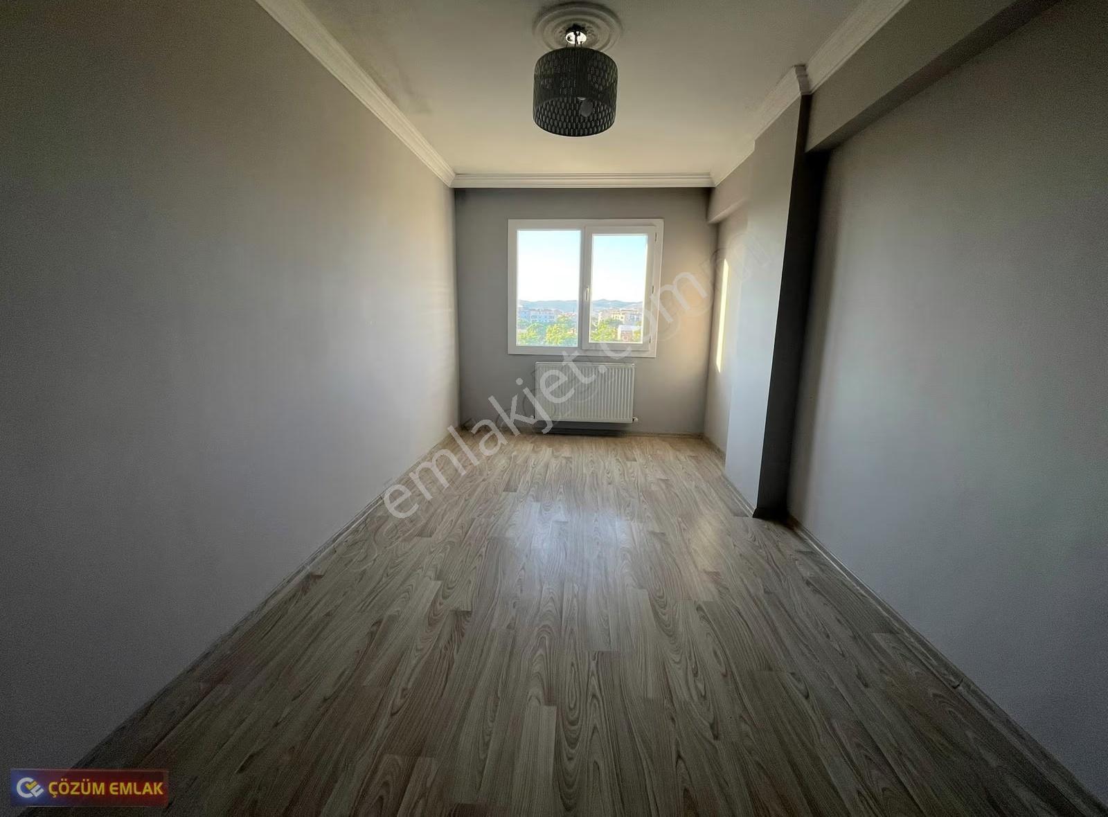 Çözüm Emlak'tan 23 Nisan Parkı Civarı 2+1 Kapalı Mutfak Kiralık - Görsel 2