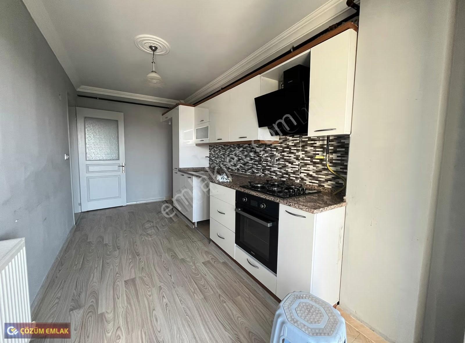 Çözüm Emlak'tan 23 Nisan Parkı Civarı 2+1 Kapalı Mutfak Kiralık - Görsel 24