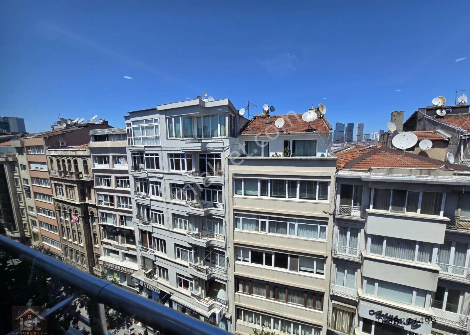 Nişantaşı Rumeli Cadde'de Asansörlü 70 M² Lüks 1+1 Ful Eşyalı | Fully Furnished Apartment For Rent - Görsel 3