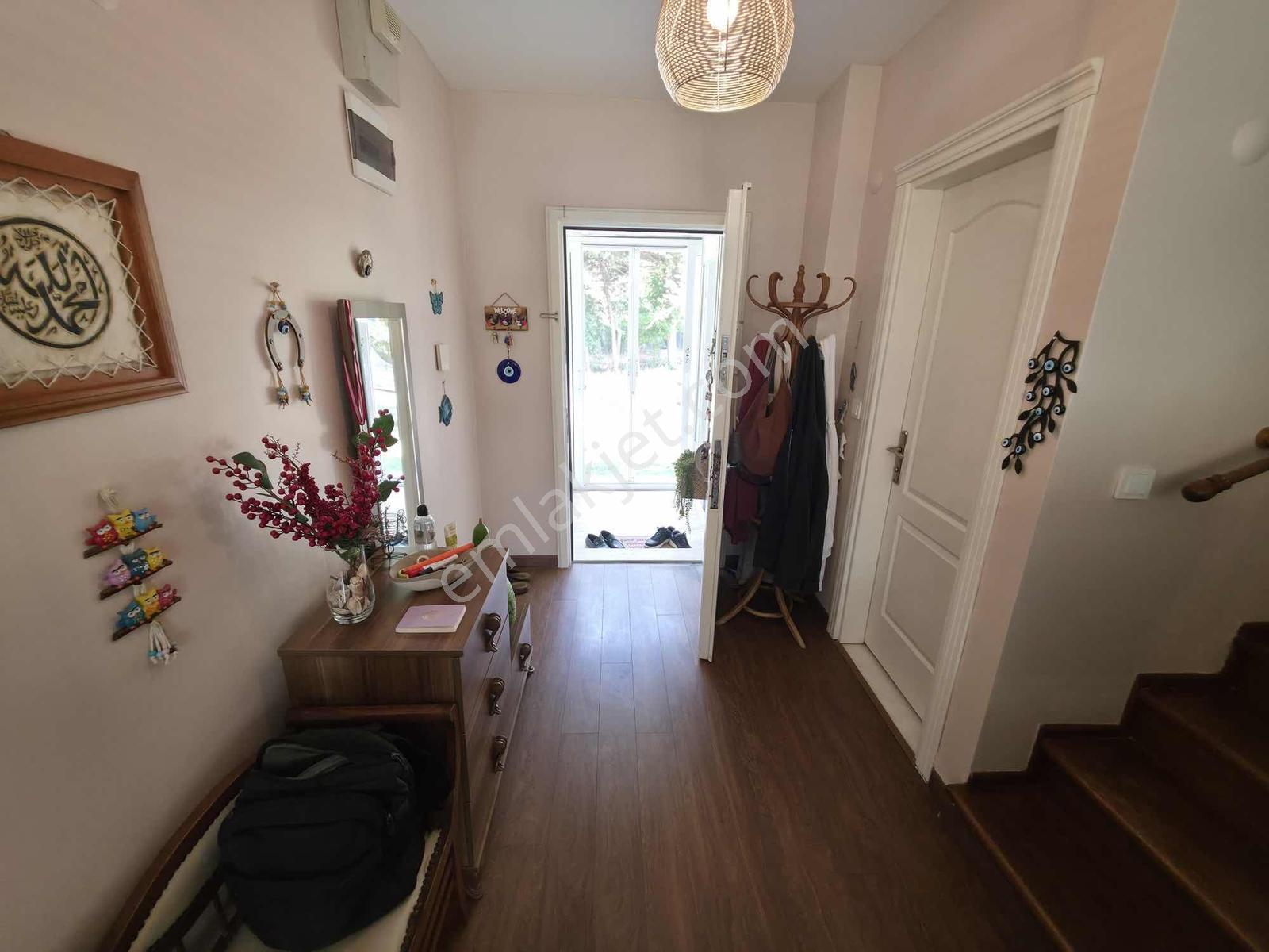Büyükçekmece Havuzlu Sitede Satılık 4+2 Bahçeli Tripleks Villa - Görsel 21