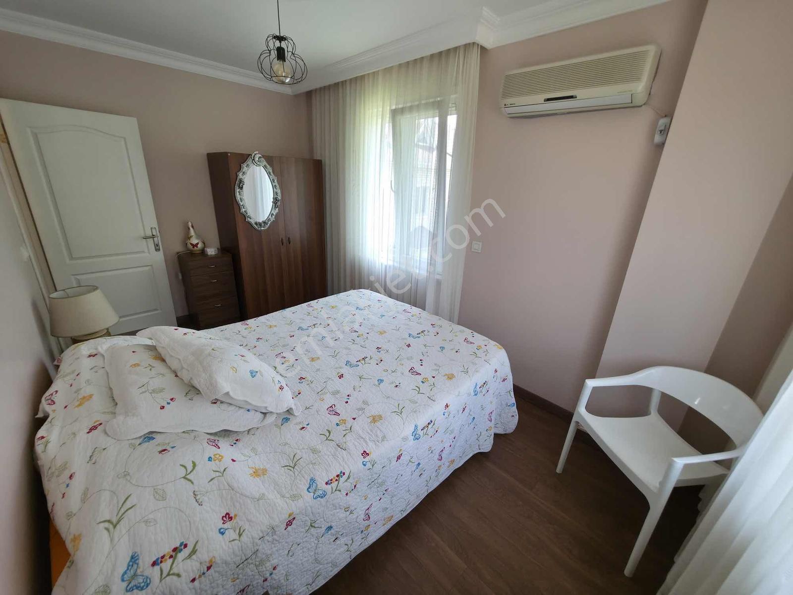 Büyükçekmece Havuzlu Sitede Satılık 4+2 Bahçeli Tripleks Villa - Görsel 31