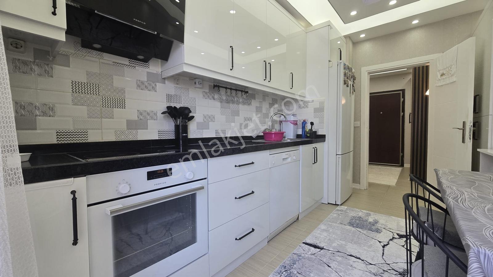 E-5 Metrobüse Yakın Mesafede 2+1 Full Yapılı Satılık Daire - Görsel 27
