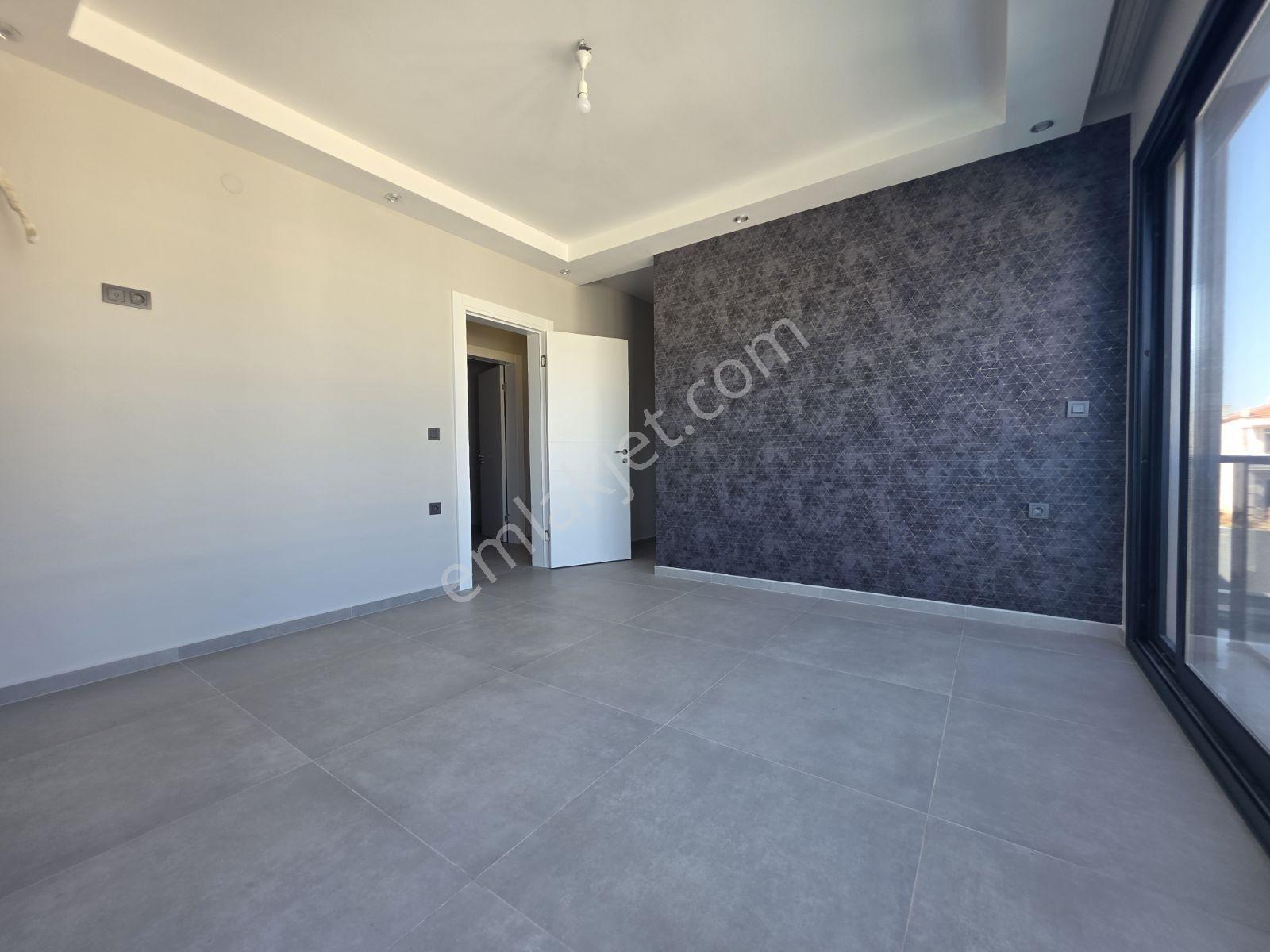 Çeşme Dalyan'da 4+1 Havuzlu Marinaya 400 M. Satılık Sıfır Villa - Görsel 13