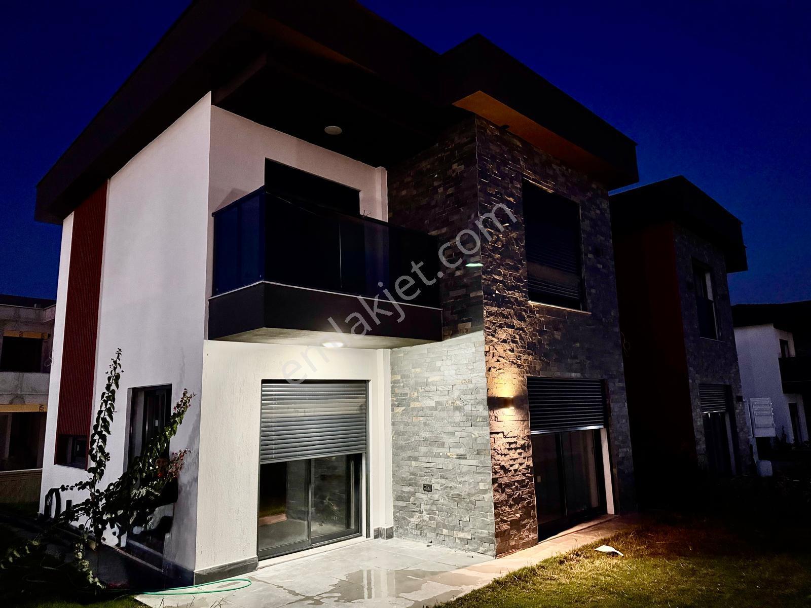 Remax Pin'den Kardeşköy'de Satılık 3+1 Sıfır Villa Fırsatı