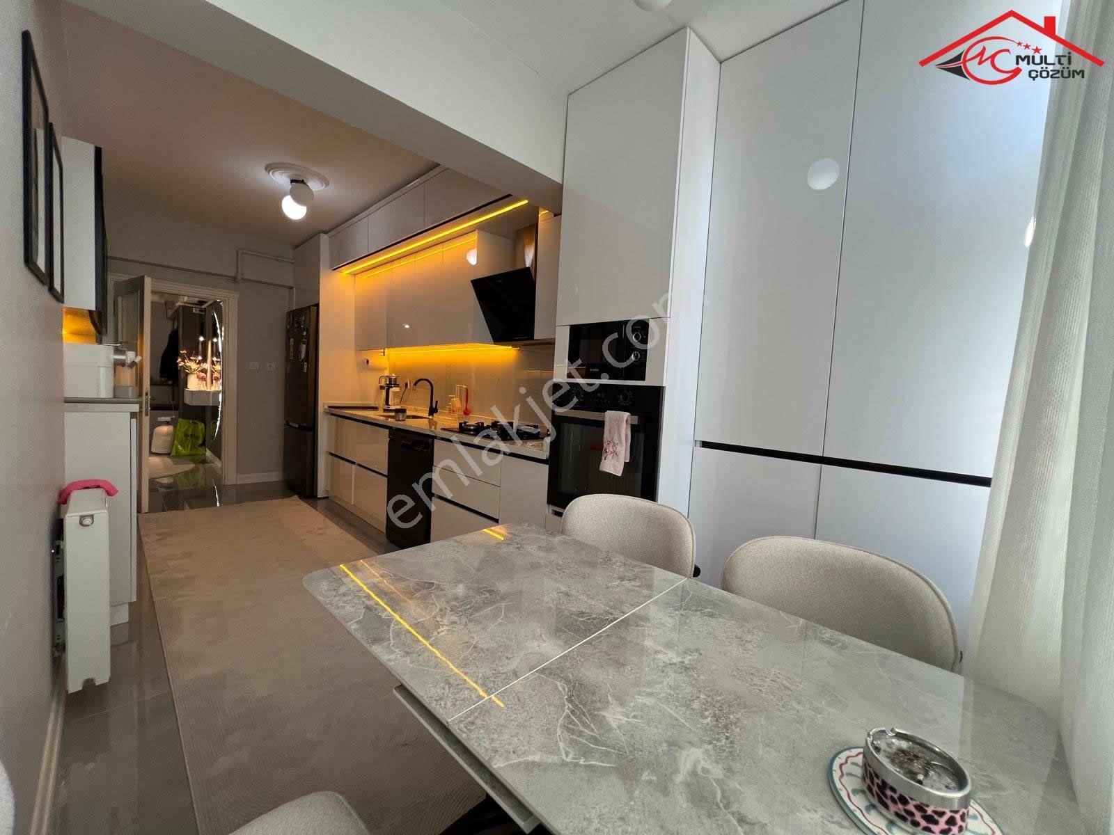 Yenibosna Zafer Mahallesinde Butik Site İçinde Satılık 3+1 Daire Kapalı Otoparklı - Görsel 15