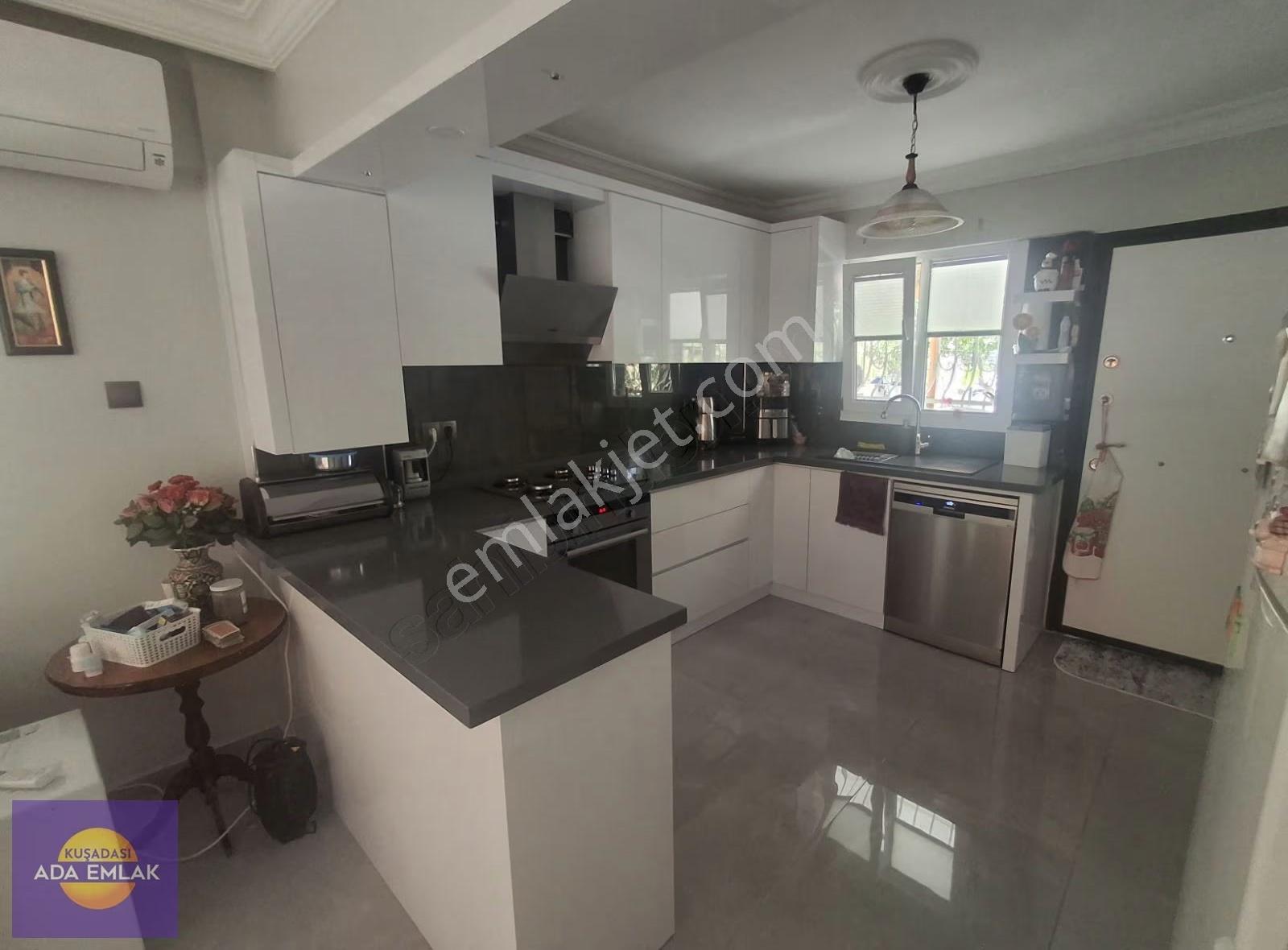 Kuşadası Kadınlar Denizinde Trıplex 3+1 Satılık Villa - Görsel 14