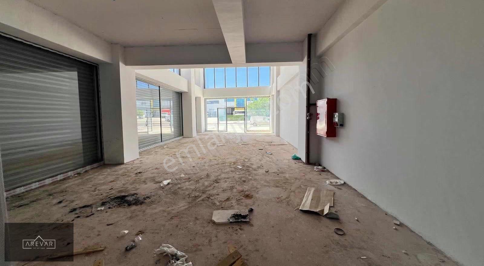 Aydınlarda Köşebaşı 3 Katlı Ana Cadde Üstü Kiralık Dükkan - Görsel 4