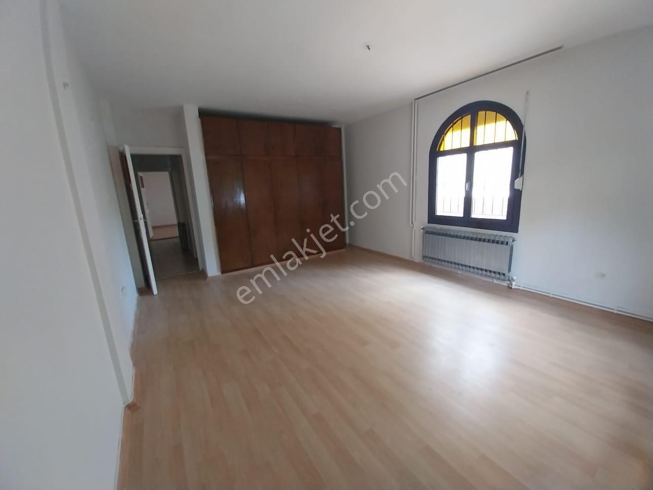 Güzelbahçe Maltepe'de Yeşillikler İçinde Kiralık 3+1 Bahçe Katı - Görsel 12