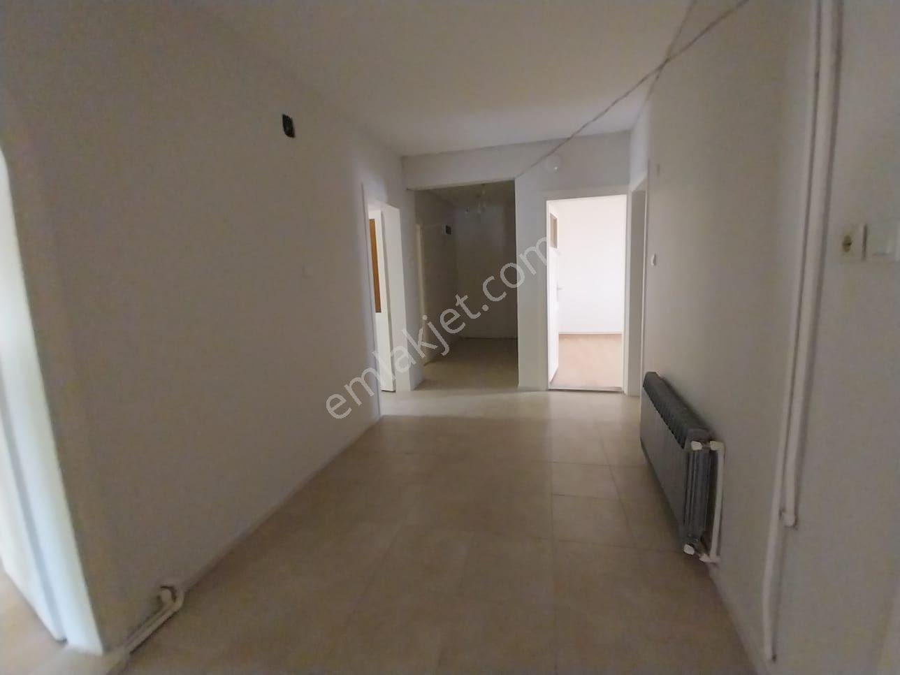 Güzelbahçe Maltepe'de Yeşillikler İçinde Kiralık 3+1 Bahçe Katı - Görsel 24